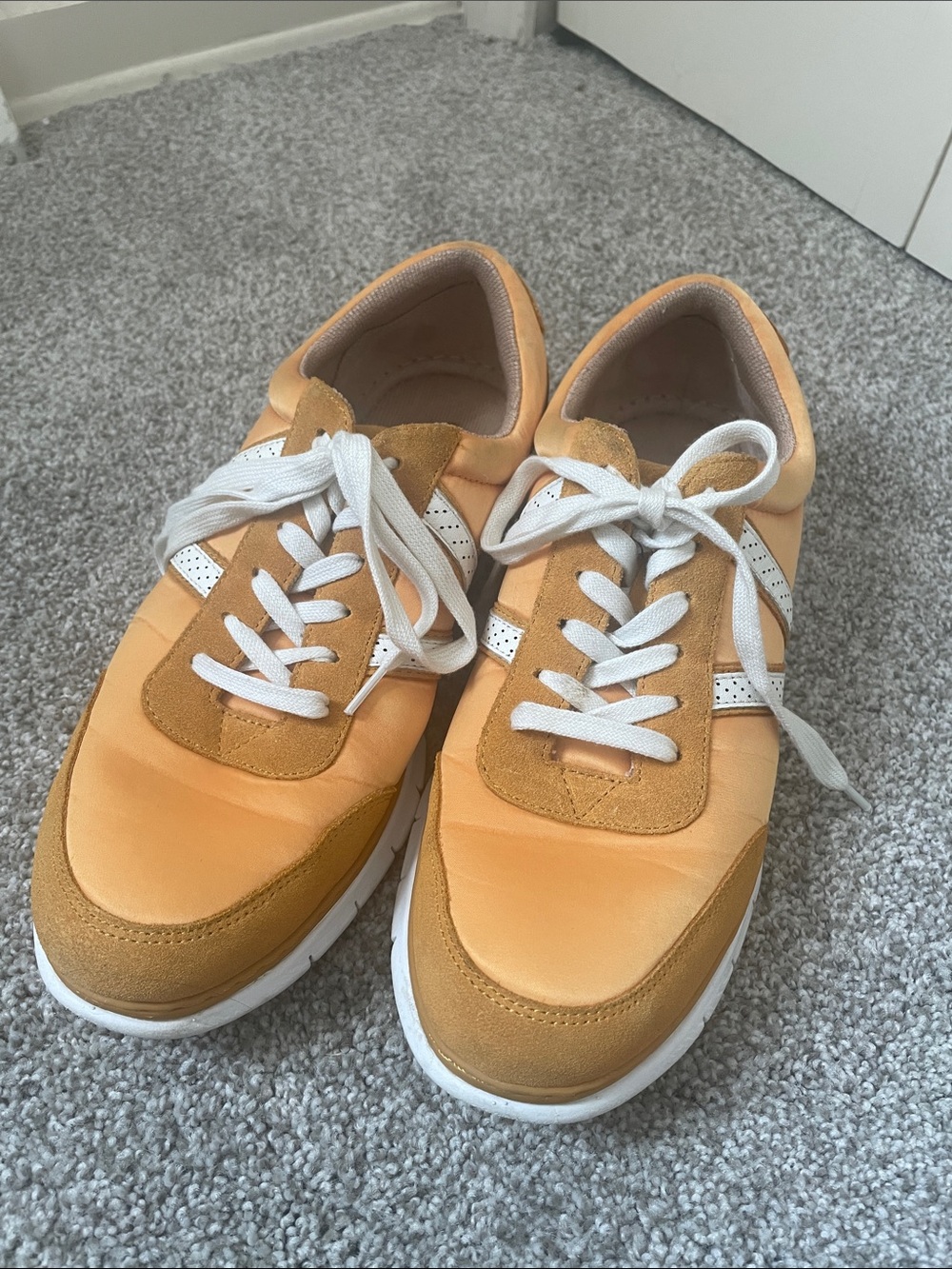 Vionic Nana Lace-Up satin / suede Sneakers Sz 10 Orange